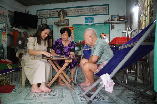 Thủ tục gọn, dân lợi: Làm cả thứ bảy, đến tận nhà hỗ trợ