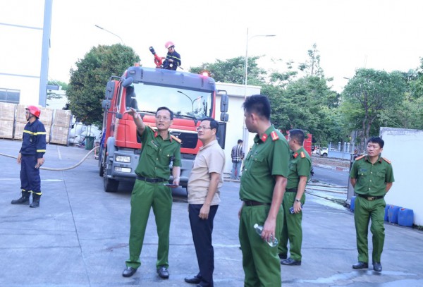 Công an thành phố Đồng Nai thông tin vụ chữa cháy ở KCN Nhơn Trạch 6 Công an thành phố Đồng Nai thông tin vụ chữa cháy ở KCN Nhơn Trạch 6
