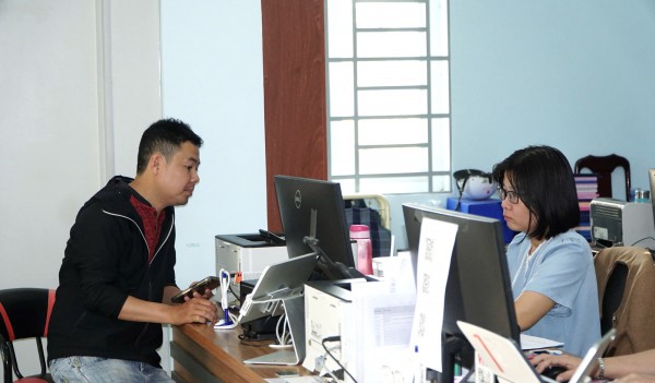 Thủ tục gọn, dân lợi: Cán bộ trẻ nâng cao sự hài lòng người dân