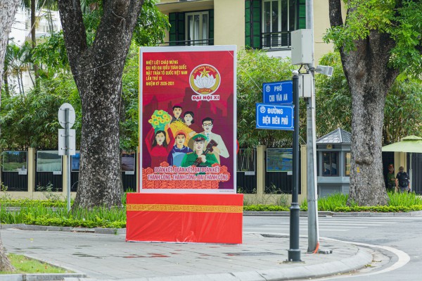 Hà Nội rực rỡ cờ hoa trước thềm Đại hội MTTQ Việt Nam lần thứ XI