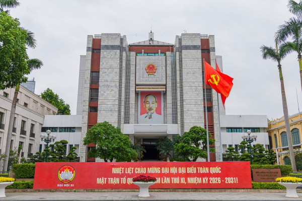 Hà Nội rực rỡ cờ hoa trước thềm Đại hội MTTQ Việt Nam lần thứ XI