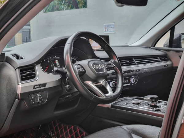 SUV hạng sang 7 chỗ rớt giá hơn 250 triệu mỗi năm