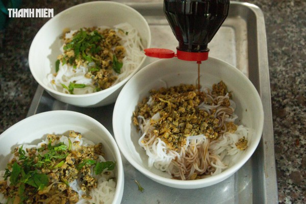 Bún hến Mai Xá: Món ngon Quảng Trị nổi tiếng vì cách trộn khác lạ Bún hến Mai Xá: Món ngon Quảng Trị nổi tiếng vì cách trộn khác lạ