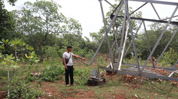 Đồng Nai: Trụ điện 110 kV không có đai ốc ngã đổ gây bất an