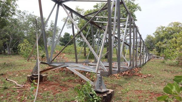 Đồng Nai: Trụ điện 110 kV không có đai ốc ngã đổ gây bất an