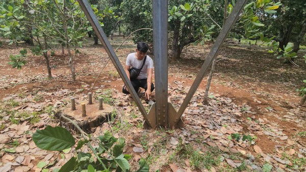 Đồng Nai: Trụ điện 110 kV không có đai ốc ngã đổ gây bất an