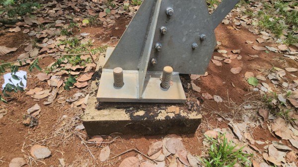Đồng Nai: Trụ điện 110 kV không có đai ốc ngã đổ gây bất an