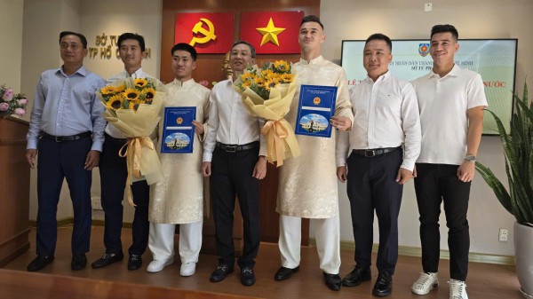 Lê Giang Patrik và Ngô Đăng Khoa chính thức trở thành công dân Việt Nam: Lòng biết ơn dâng trào
