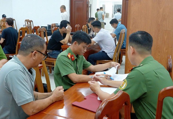 Công an TP.HCM nỗ lực hỗ trợ công dân Việt Nam bị nước ngoài trục xuất