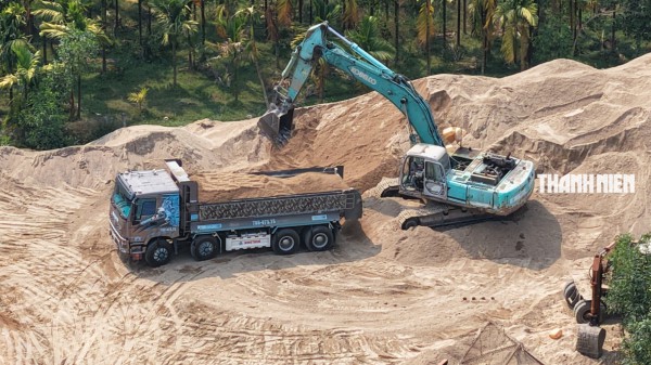 Bất thường hoạt động khai thác cát cạnh công trình thủy điện Trà Khúc 2
