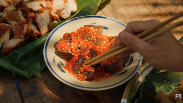 Chàng trai khiến nhiều người 'bụng réo' lúc nửa đêm  với các clip món ngon miền Tây