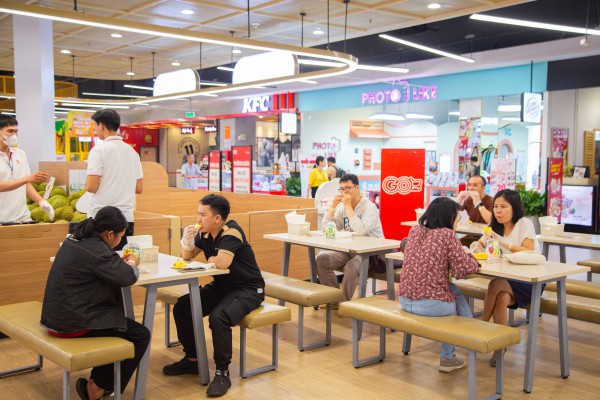 Buffet sầu riêng ở TP.HCM: Chuẩn bị hơn 1 tấn, khách ngồi kín chỗ