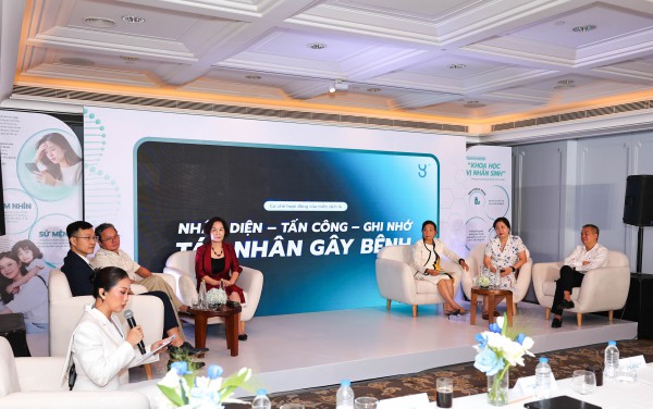 Lần đầu tiên có Hội đồng bác sĩ giải đáp mọi thắc mắc nuôi con cho 'các mom'