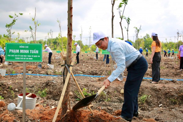 TP.HCM tổ chức trồng cây mừng sinh nhật Bác