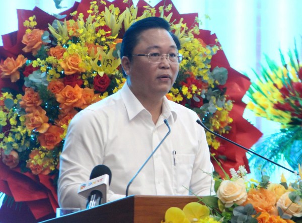 'AI tăng trưởng theo cấp số mũ nhưng các sở ngành vẫn còn đá qua đá lại'