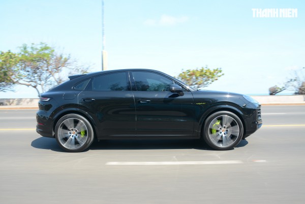 ‘Ghìm cương’ Porsche Cayenne e-hybrid giá gần 7 tỉ đồng: Nhanh, mạnh, ít ngốn xăng ‘Ghìm cương’ Porsche Cayenne e-hybrid giá gần 7 tỉ đồng: Nhanh, mạnh, ít ngốn xăng
