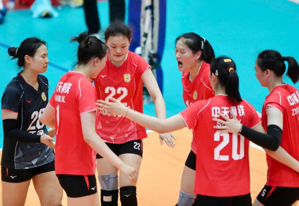 Các tay đập 'khủng long" đưa CLB Giang Tô vào chung kết Cúp bóng chuyền VTV9-Bình Điền