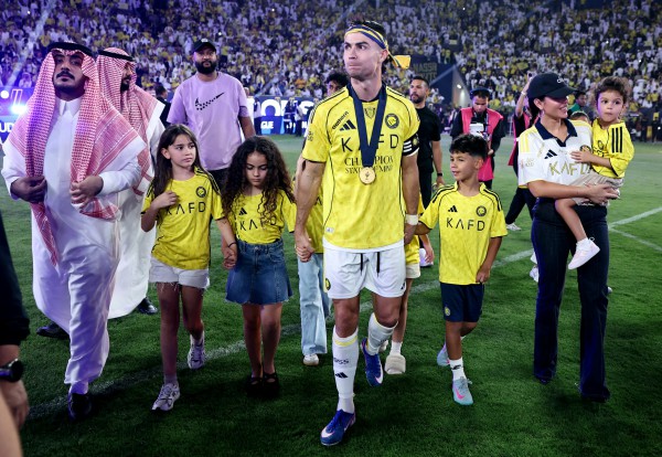 Ronaldo chơi cực hay, cùng Al Nassr vô địch Saudi Pro League