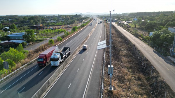 3 thói xấu khi lái xe trên cao tốc bị phạt tới 22 triệu đồng