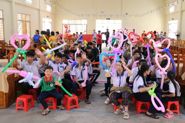 Tết Thiếu nhi 1.6 sớm tại Trường giáo dục chuyên biệt Cần Thơ