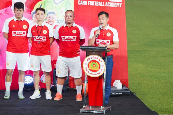 CLB CAHN có bước đi quan trọng, Quang Hải cùng Nguyễn Filip rạng rỡ có mặt