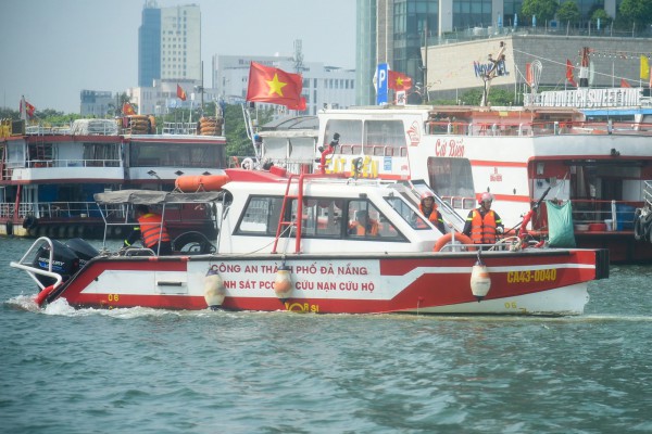 Lập 'lá chắn' an ninh trên sông Hàn, sẵn sàng cho lễ hội pháo hoa quốc tế