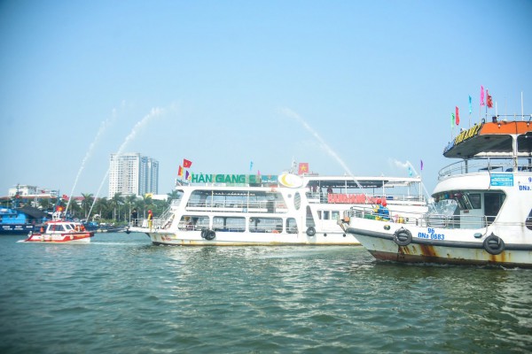 Lập 'lá chắn' an ninh trên sông Hàn, sẵn sàng cho lễ hội pháo hoa quốc tế