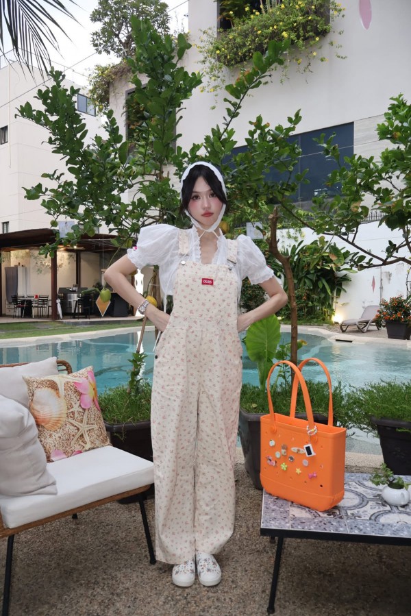 Ngọc Trinh không còn thích sexy mà chuyển sang phong cách teen girl năng động Ngọc Trinh không còn thích sexy mà chuyển sang phong cách teen girl năng động