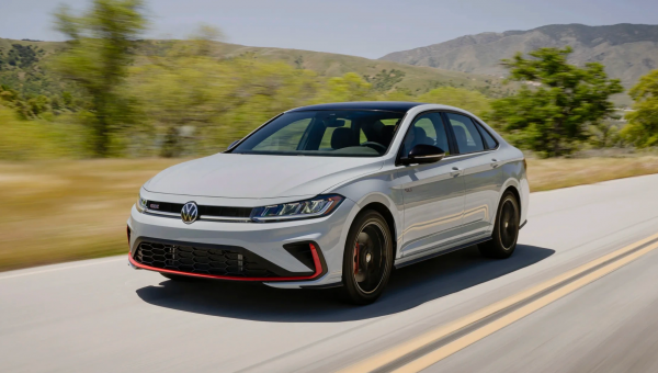 Xe sedan nhập khẩu từng phân phối tại Việt Nam 'khai tử' bản số sàn