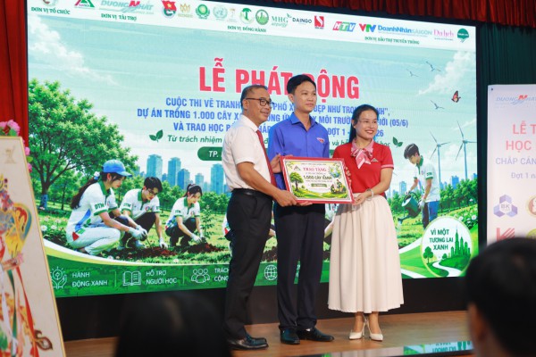 Phát động cuộc thi vẽ tranh kết hợp trồng 1.000 cây xanh bảo vệ môi trường