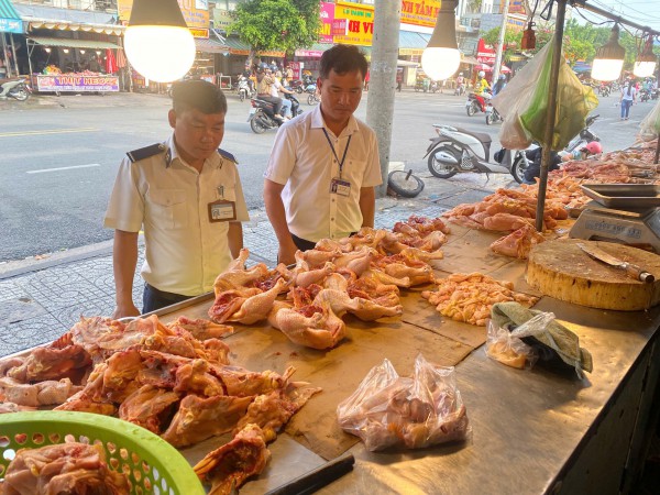 TP.HCM: Kiểm tra chợ Mỹ Phước 3, phát hiện nhiều điểm giết mổ gia cầm trái phép TP.HCM: Kiểm tra chợ Mỹ Phước 3, phát hiện nhiều điểm giết mổ gia cầm trái phép