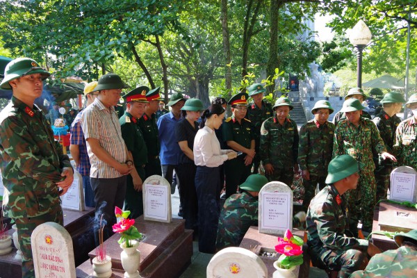 Lấy mẫu, số hóa thông tin hài cốt liệt sĩ tại Nghĩa trang liệt sĩ quốc gia Trường Sơn