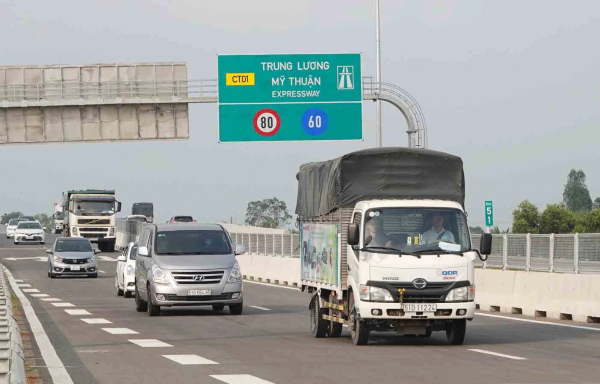3 thói xấu khi lái xe trên cao tốc bị phạt tới 22 triệu đồng