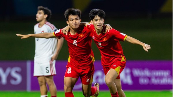 AFC chỉ thẳng điểm mấu chốt giúp U.17 Việt Nam ngược dòng hạ UAE, giành ngôi đầu ngoạn mục AFC chỉ thẳng điểm mấu chốt giúp U.17 Việt Nam ngược dòng hạ UAE, giành ngôi đầu ngoạn mục