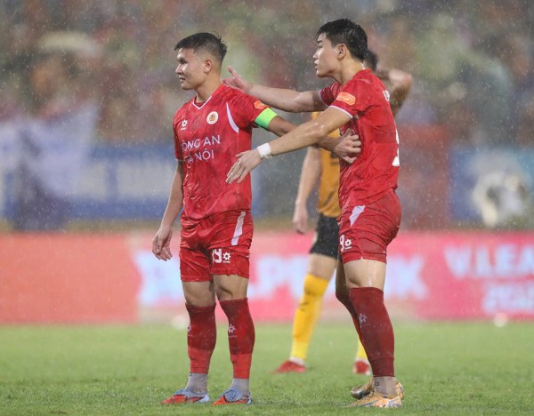Ai hay hơn Quang Hải ở V-League mùa này?