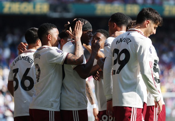 Arsenal cùng M.U kết mùa giải tưng bừng, Man City thua ngược còn Tottenham 'thoát hiểm'