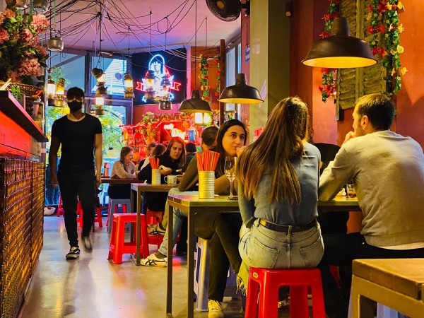 Bàn ghế nhựa, cơm tấm và một góc TP.HCM ở Berlin