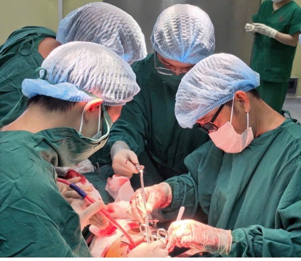 Bệnh viện Nguyễn Tri Phương cứu người đứt lìa động mạch cổ do tai nạn