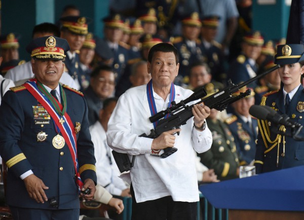 Bị ICC ra lệnh bắt, đồng minh cựu Tổng thống Duterte trốn vào Thượng viện