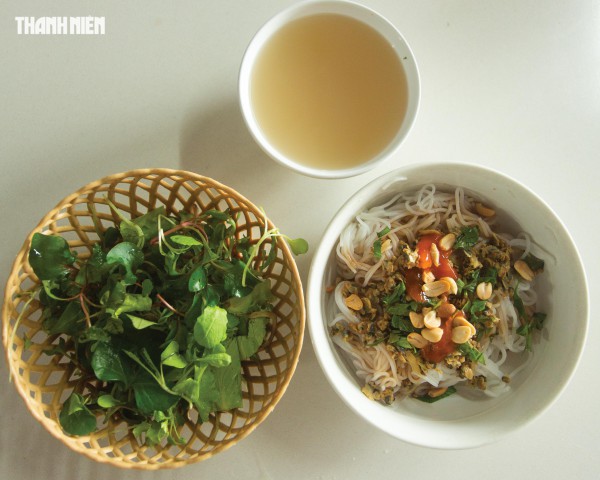 Bún hến Mai Xá: Món ngon Quảng Trị nổi tiếng vì cách trộn khác lạ Bún hến Mai Xá: Món ngon Quảng Trị nổi tiếng vì cách trộn khác lạ