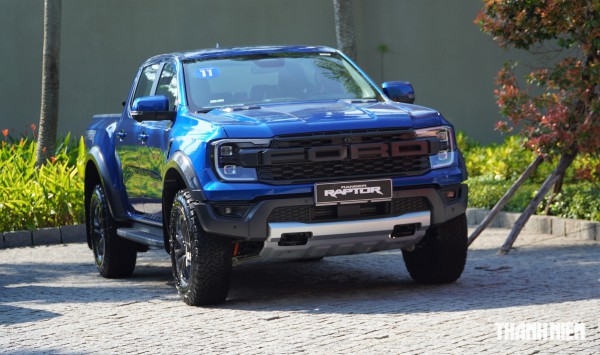 Ford Ranger Raptor máy xăng giá 1,448 tỉ đồng có gì chinh phục 'dân chơi'?
