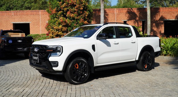 Ford Ranger Wildtrak máy dầu 3.0 lít: Bán tải phổ thông đắt nhất Việt Nam có gì?