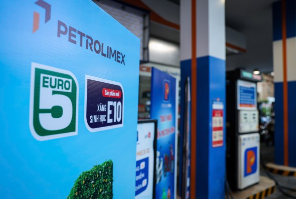 Giá xăng dầu hôm nay 15.5.2026: E10 có giá từ 23.450 đồng/lít