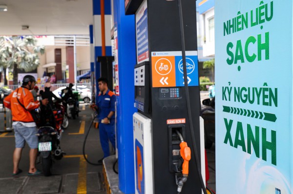Giá xăng dầu hôm nay 29.5.2026: Xăng E10 giảm về 23.660 đồng/lít