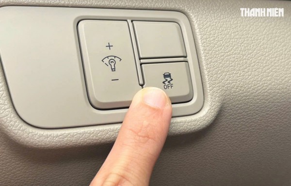 Giải mã nút bấm biểu tượng ô tô trượt kèm chữ 'OFF', khi nào nên bật, tắt?