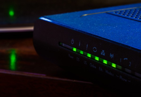 Giải mã tín hiệu đèn chớp nháy liên tục trên router Wi-Fi