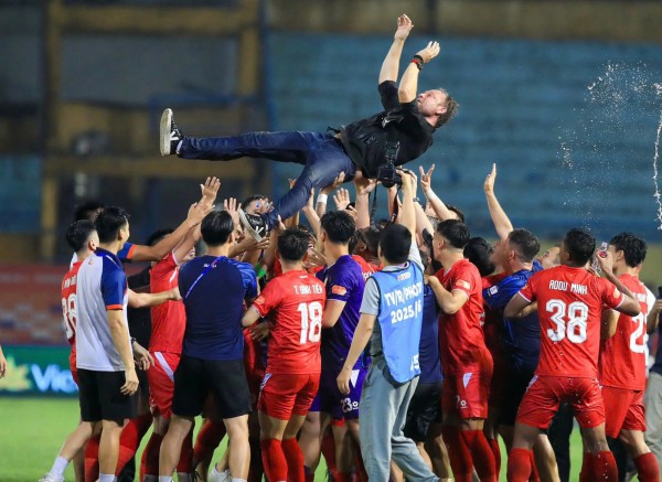 HLV Polking đang âm thầm giúp ông Kim Sang-sik