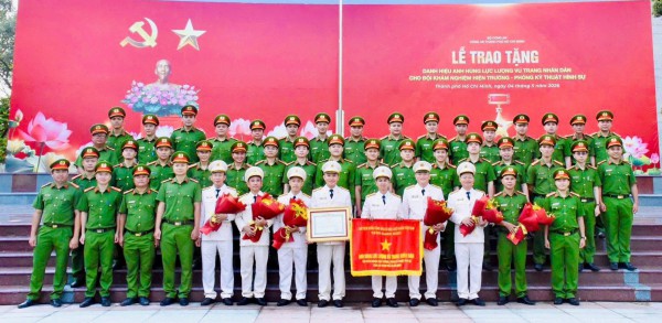 Hai tập thể Công an TP.HCM nhận danh hiệu Anh hùng lực lượng vũ trang nhân dân