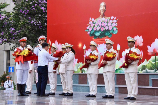 Hai tập thể Công an TP.HCM nhận danh hiệu Anh hùng lực lượng vũ trang nhân dân