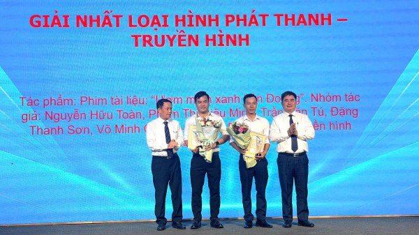 Hội Nhà báo Việt Nam trao giải Báo chí Tây nguyên và Duyên hải miền Trung